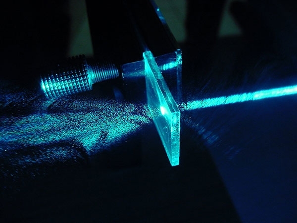 入射光路 /cxyq/20190911092654-FoeyX_yfDSP11zdbpYjYC0HfAbWe.jpg