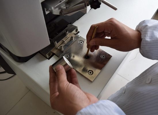 直讀光譜儀清理激發(fā)臺 /cxyq/20200304120217-FrdR7FnJ2ZP25oZBOBtpPRW9j_5y.png